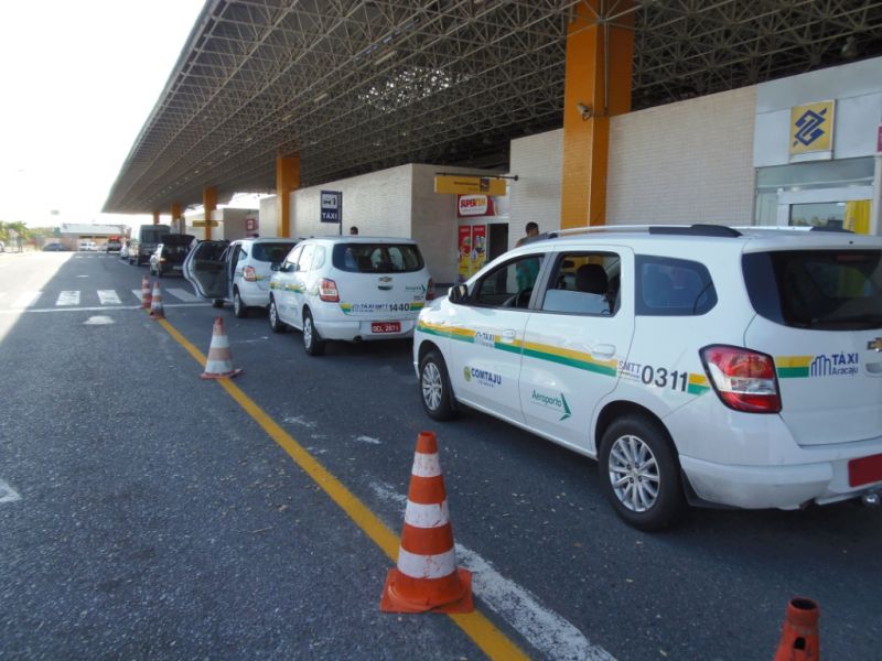 SMTT reorganiza ponto de espera dos táxis no Aeroporto de Aracaju - SMTT Aracaju